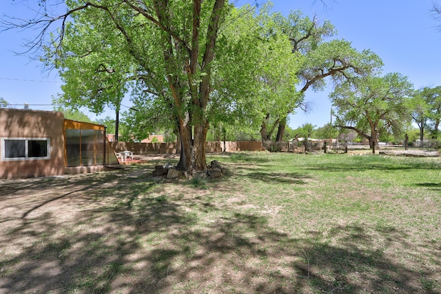 545 Atrisco Dr NW, Albuquerque, NM 87105 - view of yard with fence private yard