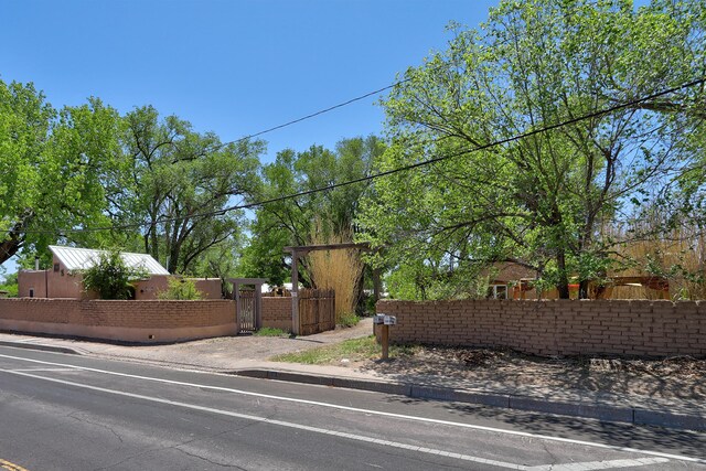 545 Atrisco Dr NW, Albuquerque, NM 87105 - exterior space with sidewalks, a gate, and curbs