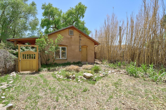 545 Atrisco Dr NW, Albuquerque, NM 87105 - view of side of home with stucco siding