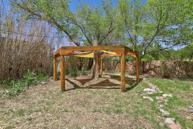545 Atrisco Dr NW, Albuquerque, NM 87105 - view of yard featuring fence