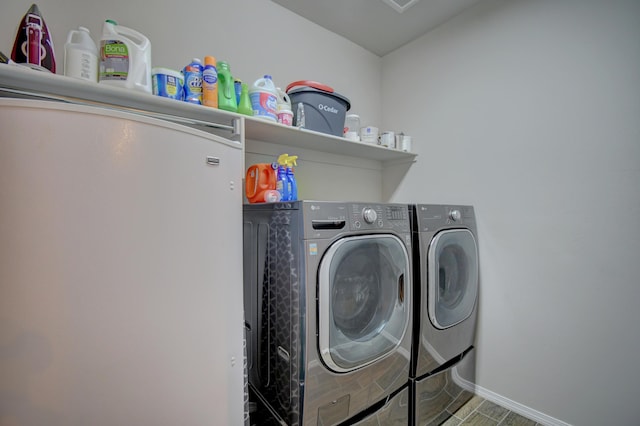 7408 Molas Rd NW, Albuquerque, NM 87114 - laundry room with washing machine and dryer, baseboards, and wood finish floors