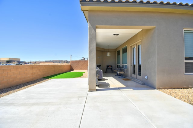 7408 Molas Rd NW, Albuquerque, NM 87114 - fenced backyard with a patio area