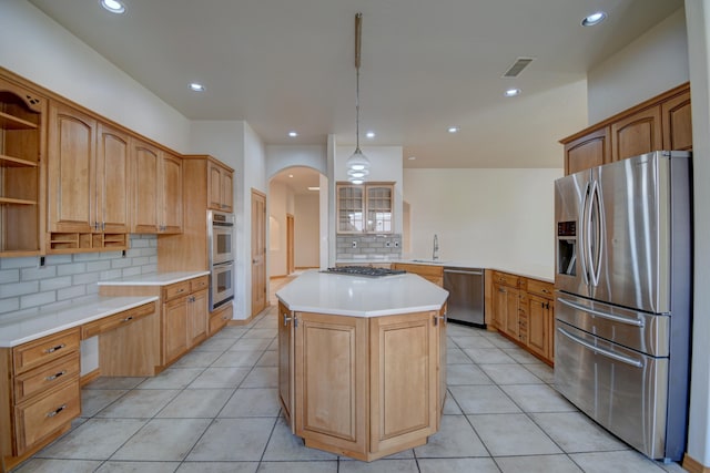 3728 Spyglass Loop SE, Rio Rancho, NM 87124 - kitchen featuring stainless steel appliances, open shelves, visible vents, backsplash, and arched walkways