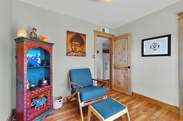 5 Hobbs Rd, Peralta, NM 87042 - sitting room with baseboards, visible vents, and wood finished floors