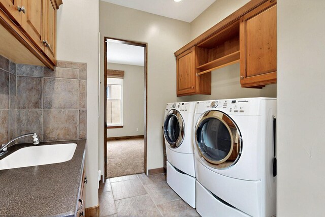 2413 Desert View Rd NE, Rio Rancho, NM 87144 - laundry room featuring washer and dryer, cabinet space, and baseboards