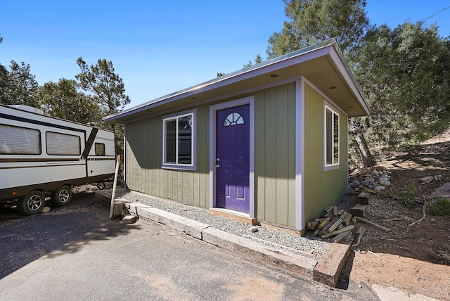 view of front of home with an outbuilding