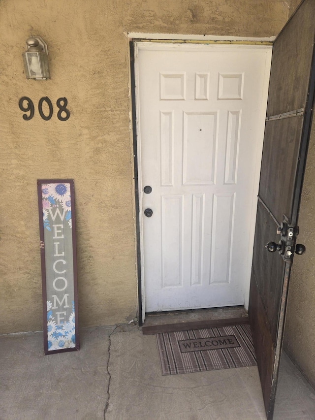 908 W Chavez Ave, Belen, NM 87002 - property entrance with stucco siding