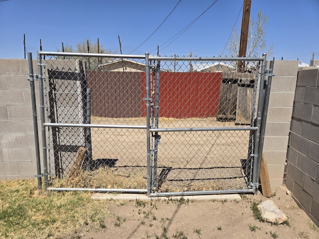 908 W Chavez Ave, Belen, NM 87002 - view of gate