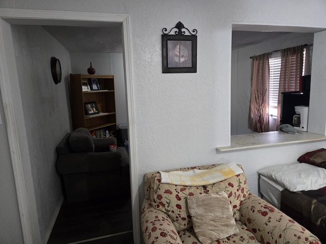 908 W Chavez Ave, Belen, NM 87002 - interior space featuring a textured wall