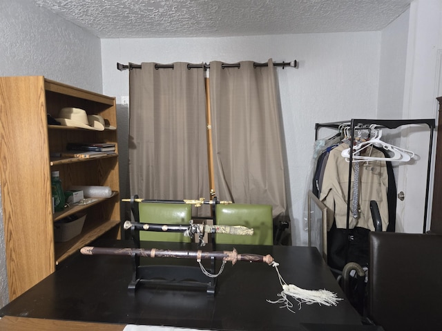 908 W Chavez Ave, Belen, NM 87002 - interior space featuring a textured ceiling and a textured wall