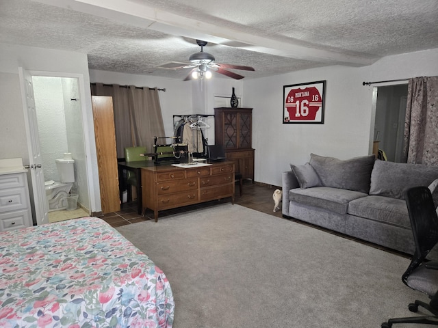 908 W Chavez Ave, Belen, NM 87002 - bedroom featuring ensuite bathroom, carpet flooring, a textured ceiling, and ceiling fan