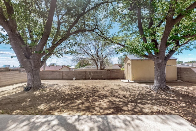 1513 Muriel St NE, Albuquerque, NM 87112 - fenced backyard featuring a storage shed