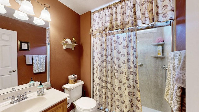 full bath with vanity, curtained shower, and toilet