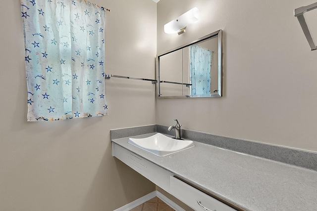 bathroom featuring a sink