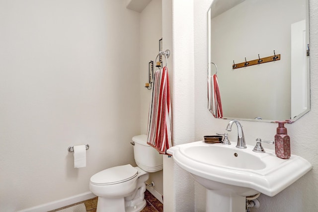 15 Los Miradores Dr NE, Rio Rancho, NM 87124 - bathroom with toilet, a sink, baseboards, and tile patterned floors
