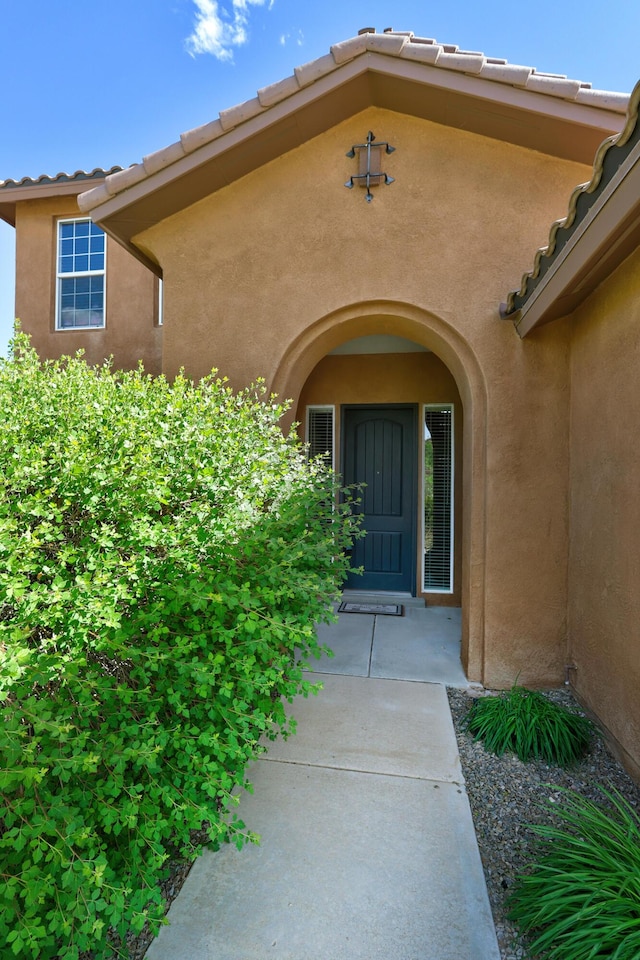 15 Los Miradores Dr NE, Rio Rancho, NM 87124 - property entrance with stucco siding and a tiled roof