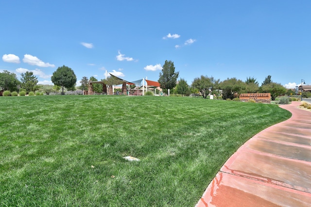 15 Los Miradores Dr NE, Rio Rancho, NM 87124 - view of grassy yard featuring a gazebo