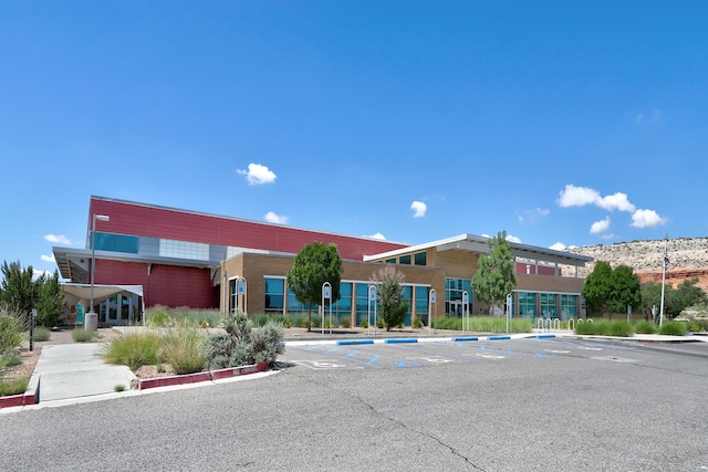 15 Los Miradores Dr NE, Rio Rancho, NM 87124 - view of property with uncovered parking
