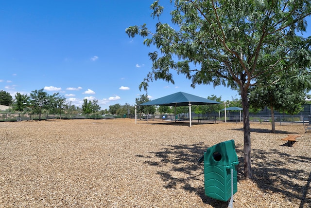 15 Los Miradores Dr NE, Rio Rancho, NM 87124 - view of community with fence