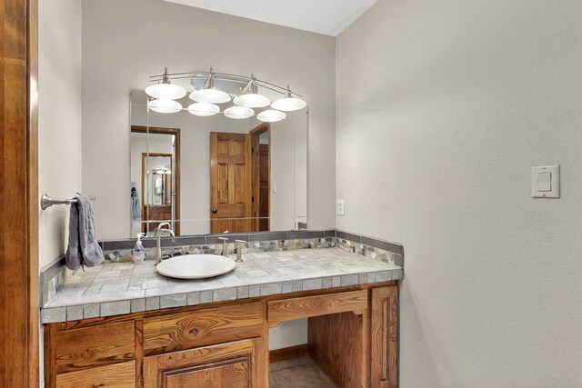 13108 Della Longa Ln NE, Albuquerque, NM 87111 - bathroom with vanity