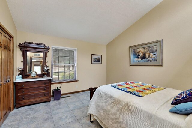13108 Della Longa Ln NE, Albuquerque, NM 87111 - bedroom with lofted ceiling, a closet, and baseboards