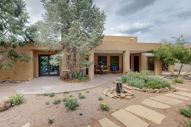 13108 Della Longa Ln NE, Albuquerque, NM 87111 - rear view of house with stucco siding and a patio area