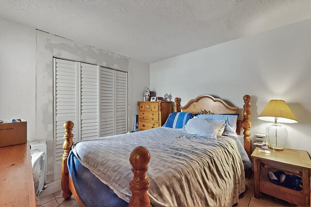 2800 Vail Ave SE Unit D113, Albuquerque, NM 87106 - tiled bedroom featuring a textured ceiling