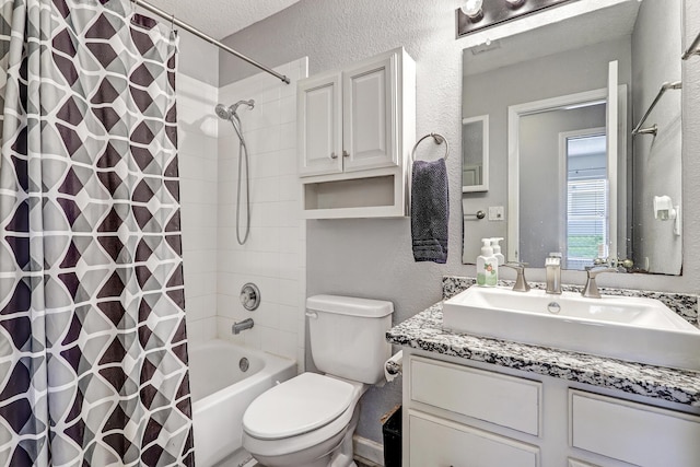 6605 Country Knoll Ct NW, Albuquerque, NM 87114 - bathroom featuring a textured wall, toilet, vanity, and shower / bathtub combination with curtain