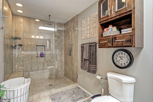 6400 Torreon Dr NE, Albuquerque, NM 87109 - bathroom featuring toilet, a stall shower, and recessed lighting