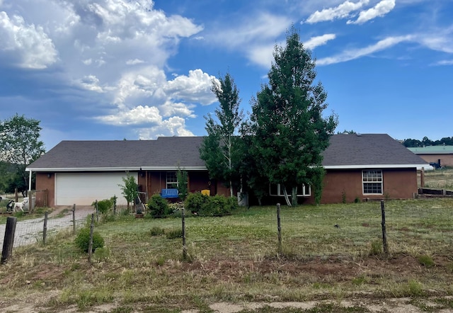 5 Francisco Rd, Cedar Crest, NM 87008 - ranch-style home featuring dirt driveway and a garage