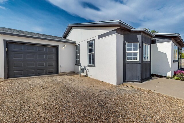 404 Pecos Loop SE, Rio Rancho, NM 87124 - view of front of home with stucco siding, driveway, and a garage