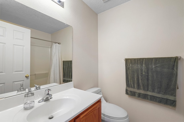 3772 Havasu Falls St NE, Rio Rancho, NM 87144 - full bath featuring toilet, a textured ceiling, vanity, and a shower with shower curtain