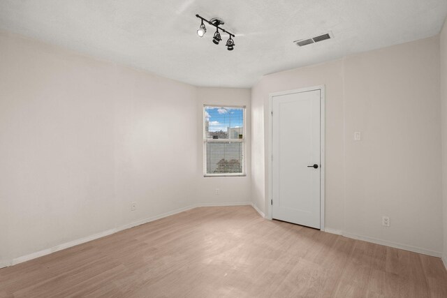 4700 Crestridge Ave NW, Albuquerque, NM 87114 - unfurnished room featuring light wood-type flooring, baseboards, and rail lighting