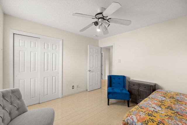 4700 Crestridge Ave NW, Albuquerque, NM 87114 - bedroom featuring a closet, ceiling fan, baseboards, and light wood finished floors