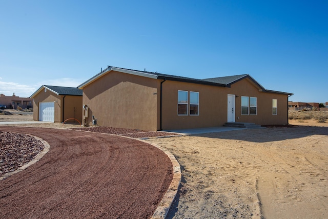1899 Vargas Rd SE, Rio Rancho, NM 87124 - single story home featuring driveway, stucco siding, and an attached garage