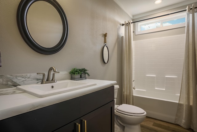 1899 Vargas Rd SE, Rio Rancho, NM 87124 - bathroom featuring wood finished floors, toilet, vanity, and shower / tub combo with curtain