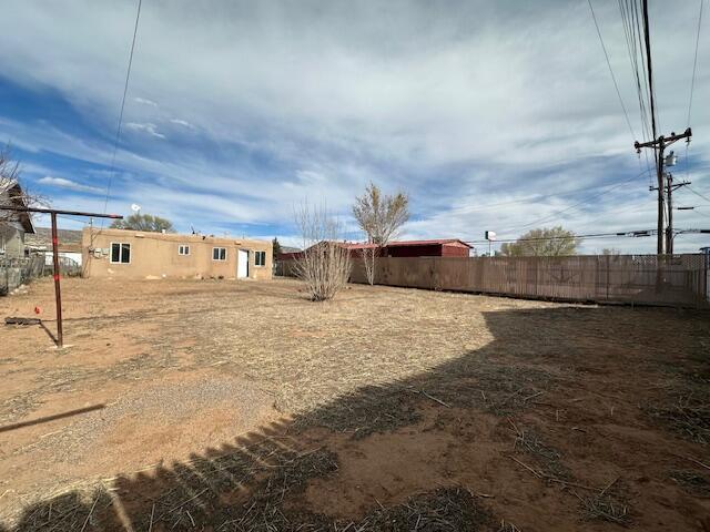1205 Del Norte Blvd, Grants, NM 87020 - view of yard featuring fence