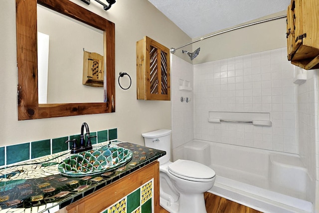 5721 Miller Rd NE, Rio Rancho, NM 87144 - full bathroom featuring a shower, toilet, wood finished floors, vanity, and a textured ceiling