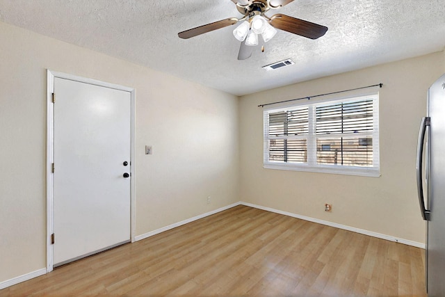 5721 Miller Rd NE, Rio Rancho, NM 87144 - empty room featuring light wood-style floors, a textured ceiling, baseboards, and ceiling fan