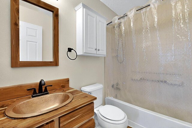5721 Miller Rd NE, Rio Rancho, NM 87144 - full bathroom featuring toilet, shower / bath combination with curtain, and vanity