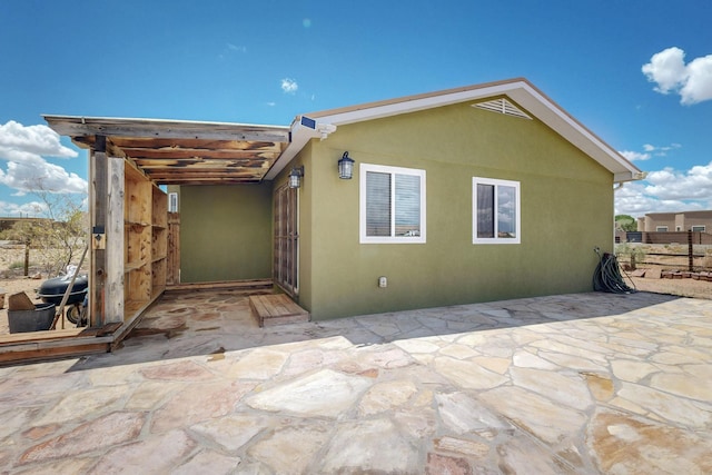 5721 Miller Rd NE, Rio Rancho, NM 87144 - back of property featuring stucco siding and a patio