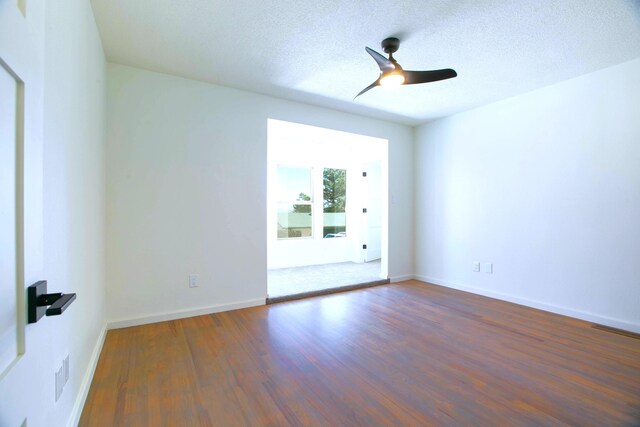 445 Rim Rd, Los Alamos, NM 87544 - spare room featuring dark wood-style floors, a ceiling fan, a textured ceiling, and baseboards
