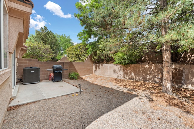 5236 Na Pali St NE, Albuquerque, NM 87111 - fenced backyard featuring cooling unit and a patio