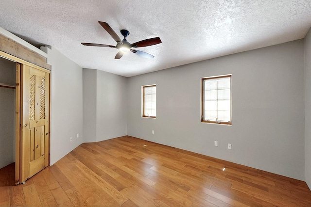 4700 Quaker Heights Pl NW, Albuquerque, NM 87120 - unfurnished bedroom featuring light wood-style flooring, a textured ceiling, and ceiling fan