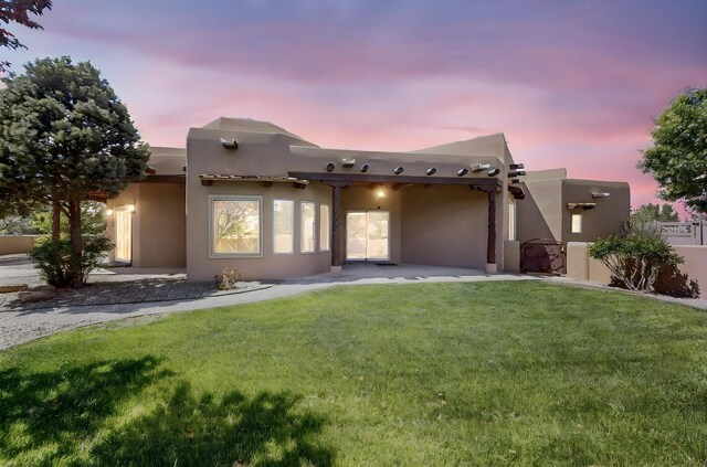 4700 Quaker Heights Pl NW, Albuquerque, NM 87120 - view of front of house with a yard, stucco siding, and a patio area