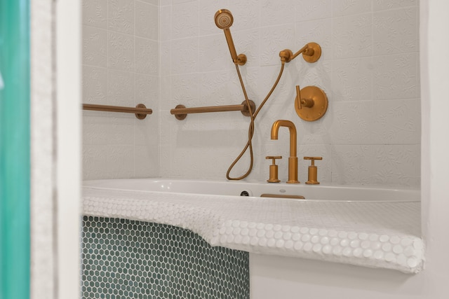 384 Chaparral Ln, Corrales, NM 87048 - bathroom featuring a shower