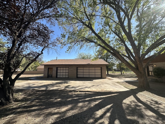 11 Riverside Rd, Peralta, NM 87042 - garage with driveway