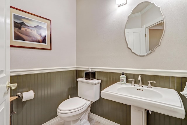 1513 Tinnin Rd NW, Los Ranchos, NM 87107 - half bath with wainscoting, toilet, and a sink