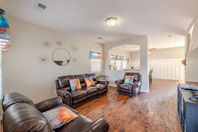 10500 Trieste Ct NW, Albuquerque, NM 87114 - living area featuring wood finished floors, arched walkways, and ceiling fan