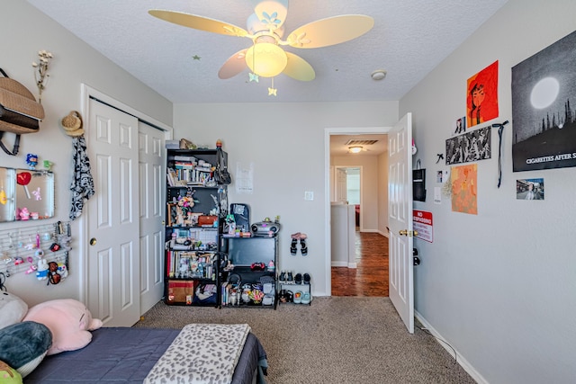 10500 Trieste Ct NW, Albuquerque, NM 87114 - bedroom featuring carpet floors, a closet, baseboards, a ceiling fan, and a textured ceiling